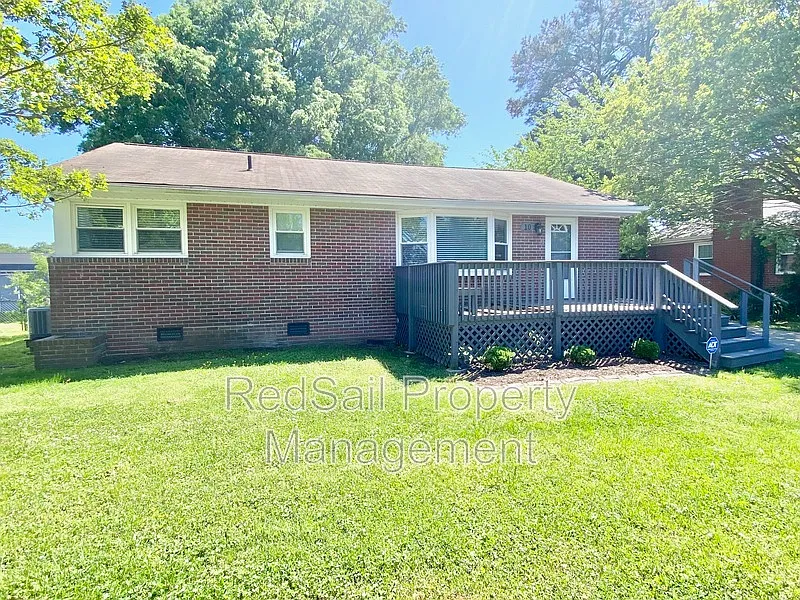 Building Photo - 10 Westlawn Dr