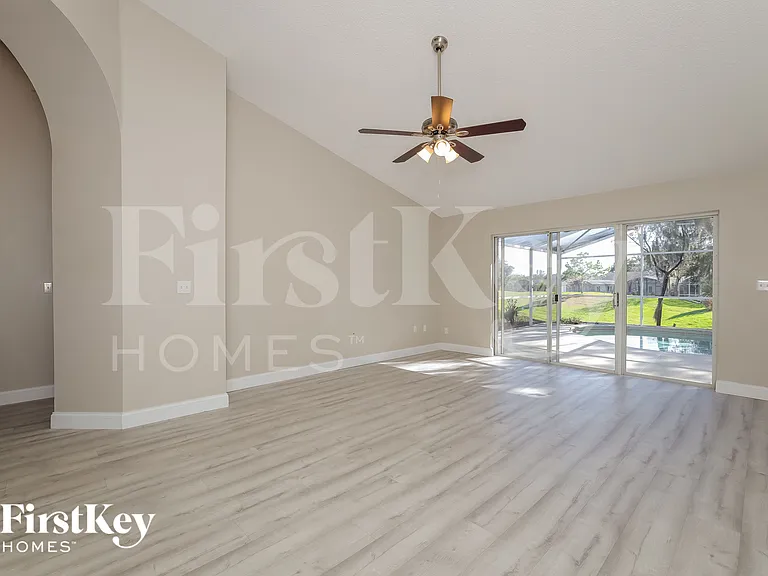 429 Hanging Moss Rd — Photo 3