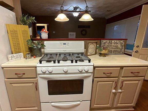 4th image of 315 Oyer St