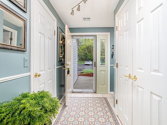 2nd image of 610 Ridgefield Cir #D