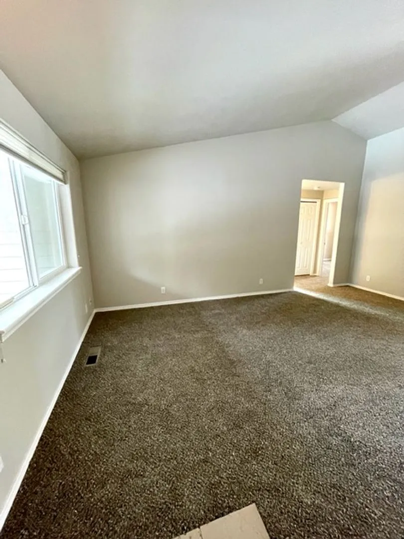 Beautiful 3 Bedroom Single Level home near Old Mill! — Photo 4