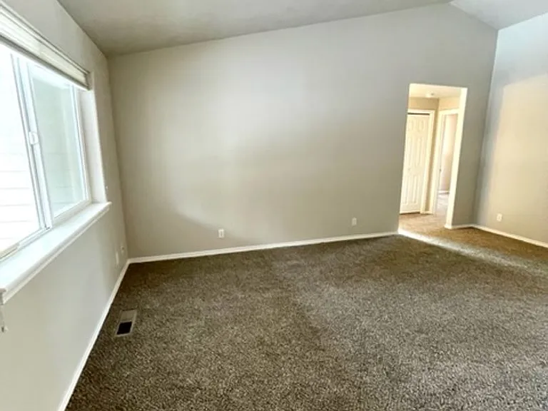 1157 SW Silver Lake Blvd — Photo 4