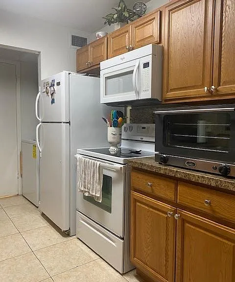 4096 N Pine Island Rd #2110 — Photo 11