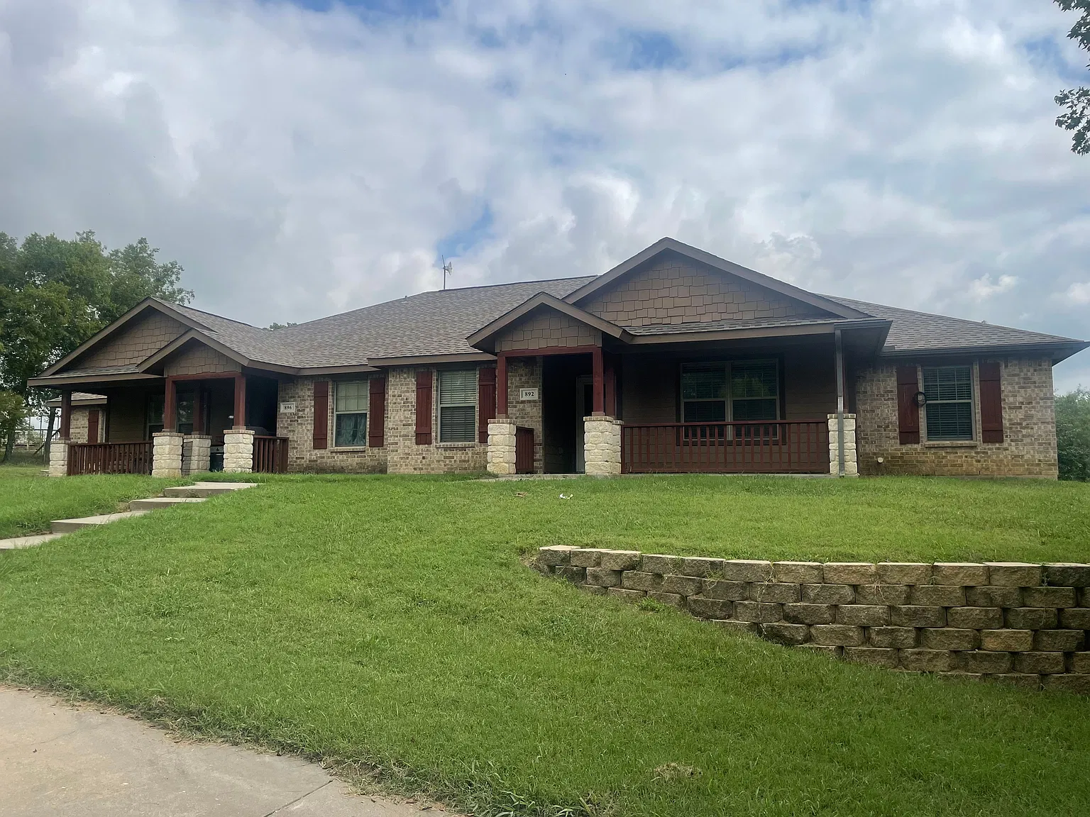 3 bed, 2.0 bath, 1431 sqft, $1,825 — Photo 1