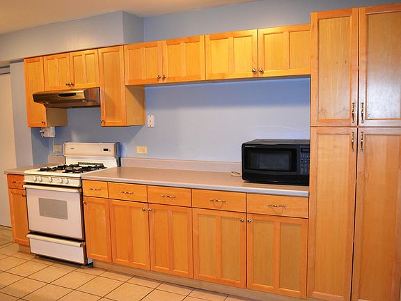 5th image of 324 Westwood Ct