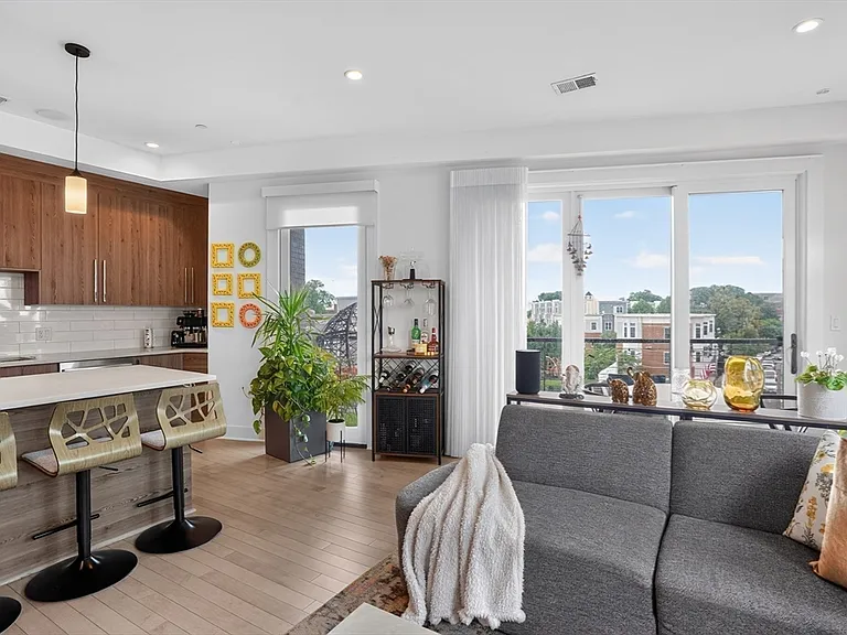 232 Old Colony Ave #405 — Photo 8