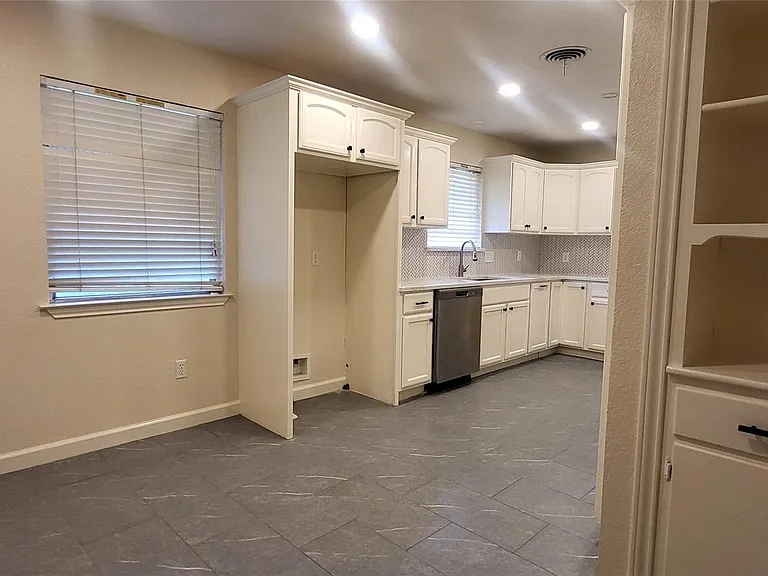 1902 Amy Dr — Photo 23