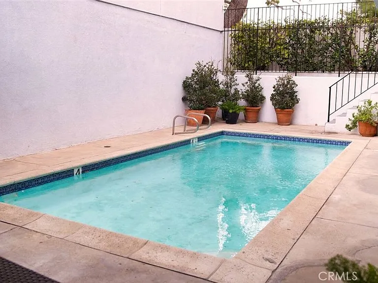 7310 Balboa Blvd #F — Photo 52