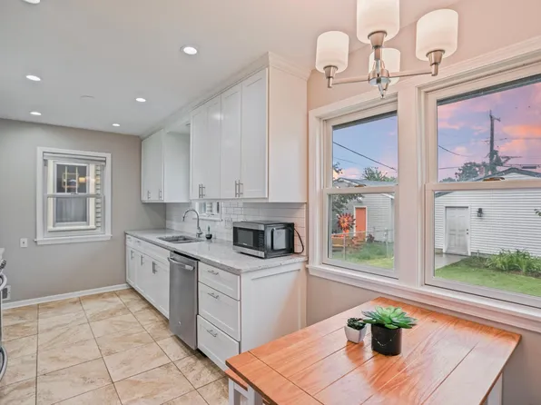 1273 Juno Ave, Saint Paul, MN 55116
