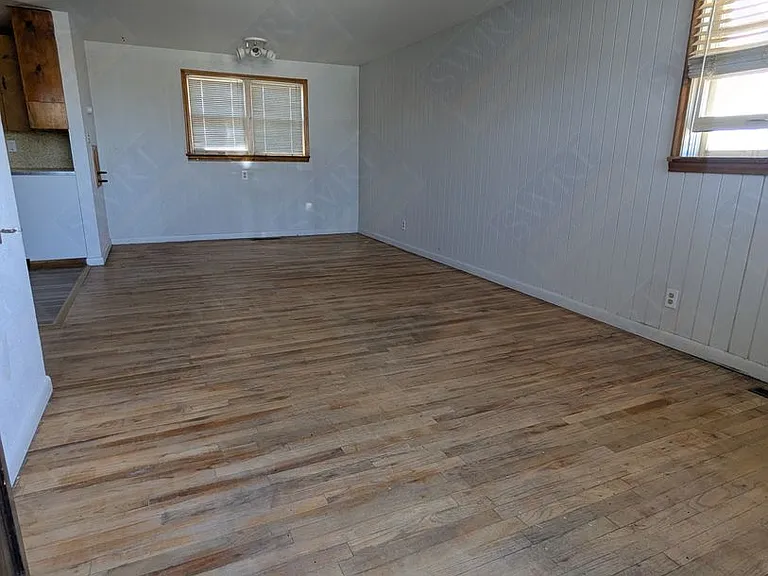 902 1/2 Wyoming St — Photo 3