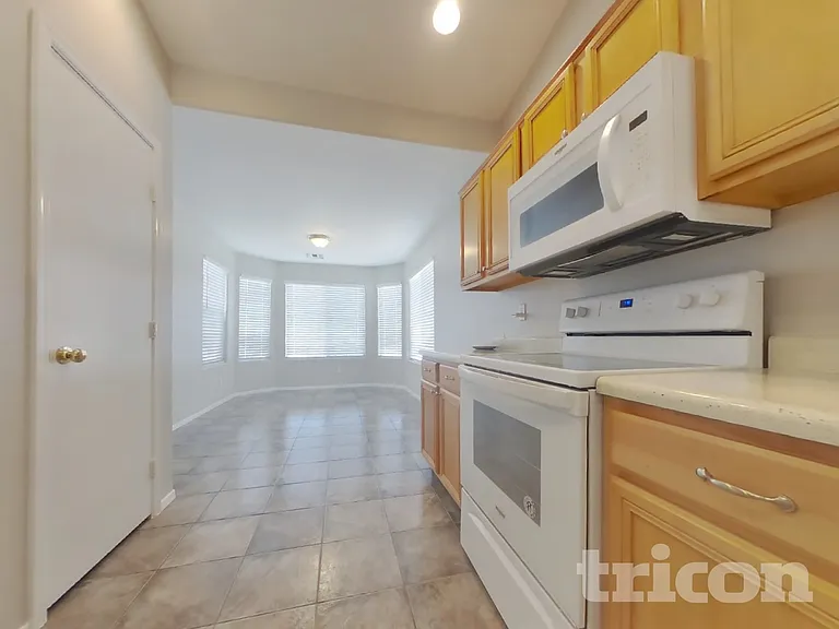 10819 W Virginia Ave — Photo 8