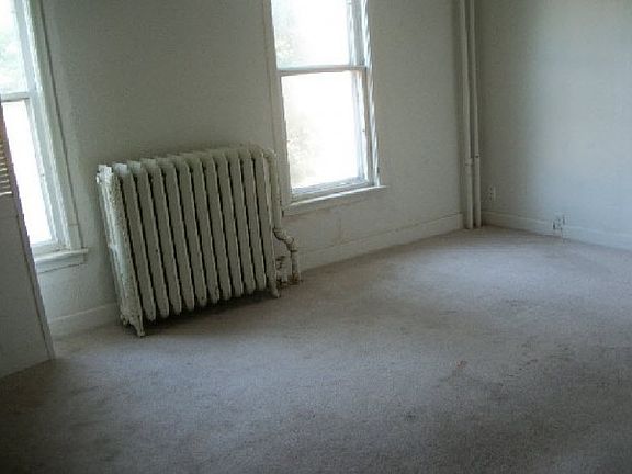 2nd image of 598 Oakdale Ave