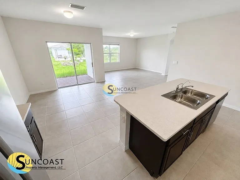 2518 NE 6th Pl — Photo 40