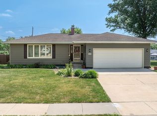 2921 27th Ave, Marion, IA 52302