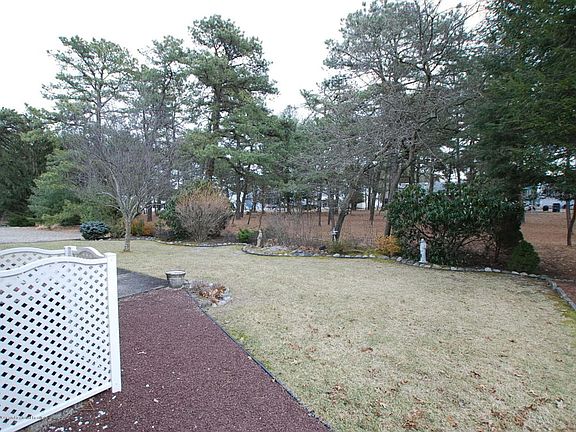 4th image of 20 Beaverbrook Dr
