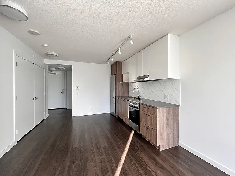 183 Georgia St E — Photo 83