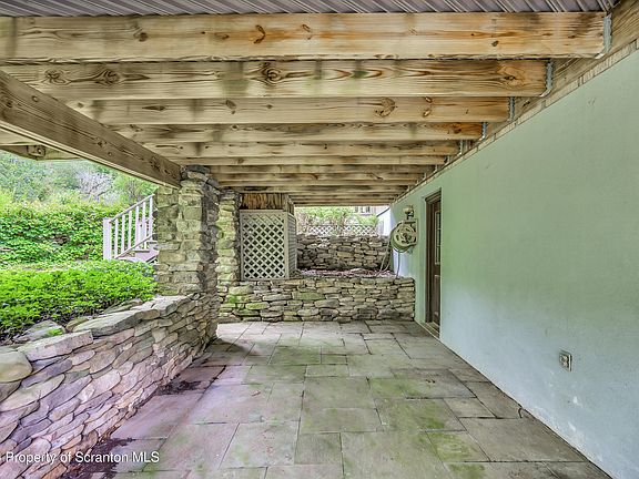 4th image of 20 Oak Ln