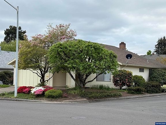 3rd image of 3245 Oakcrest Dr NW