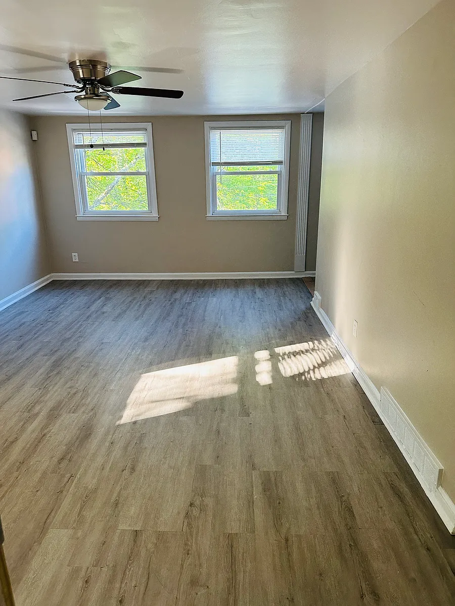 Living room - 159 W Maryland Ave #2