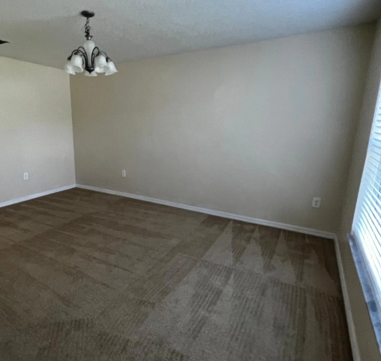 4 bed, 2.5 bath, 2560 sqft, $2,300 — Photo 3