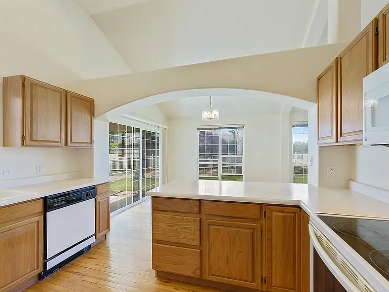712 E Harbor Cir — Photo 10
