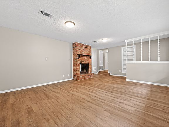 5th image of 315 Hollywood Dr