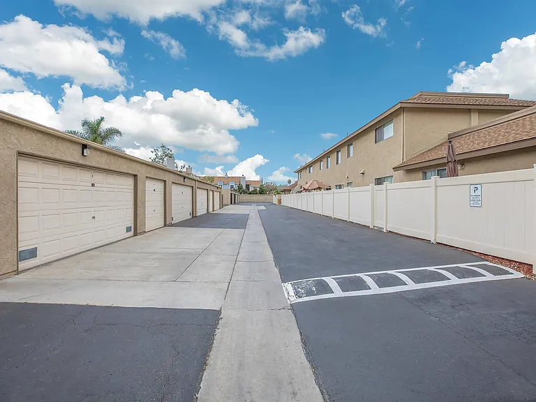 The Monrovia Apartment Homes — Photo 13