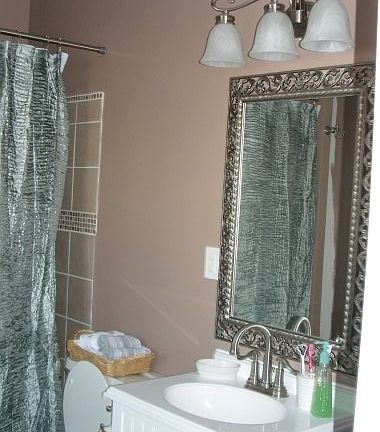 Full bath with tile shower