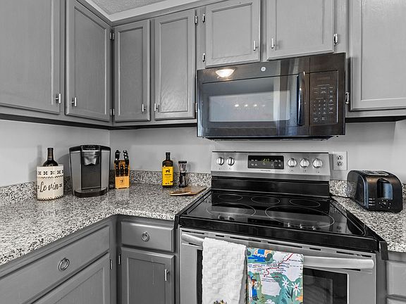 4th image of 3860 Chimney Creek Dr