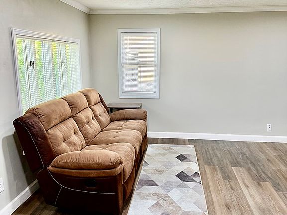 5th image of 113 Dawn Ln