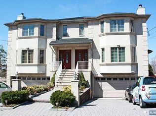 461B 7th St #B, Palisades Park, NJ 07650
