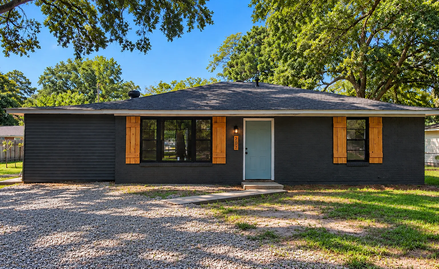 4 bed, 1334 sqft, $2,500 — Photo 1