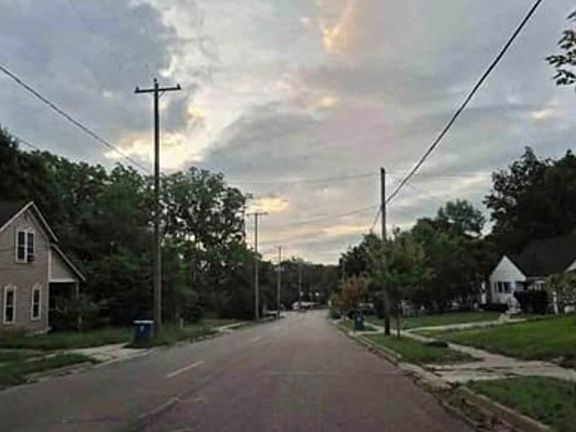 Exterior Neighborhood (street photo)