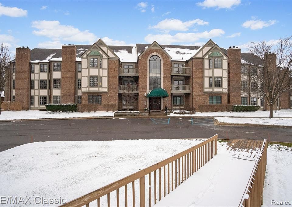 1st image of 822 Deer Ct #506