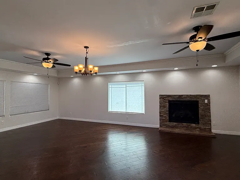 16446 Harvey Dr — Photo 2