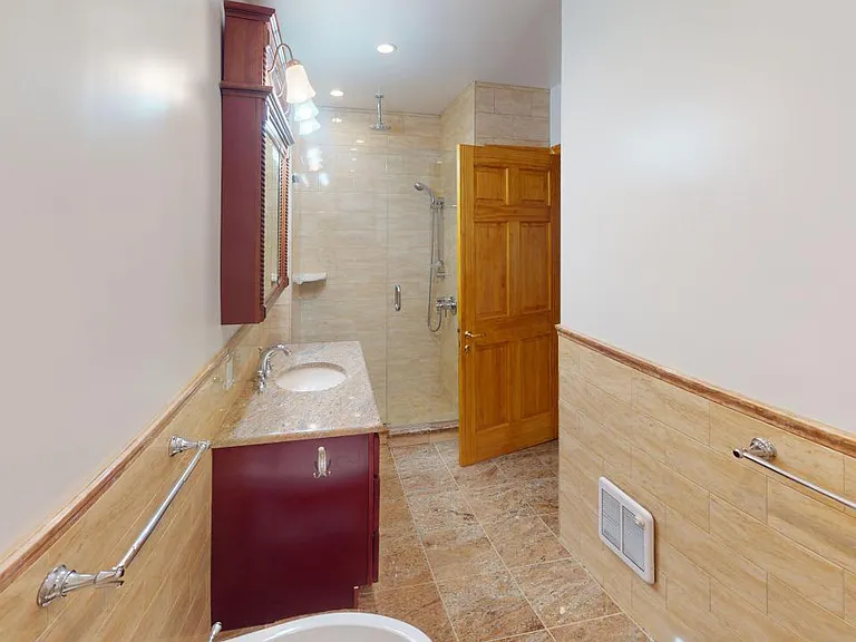 400 E 78th St #10 — Photo 29