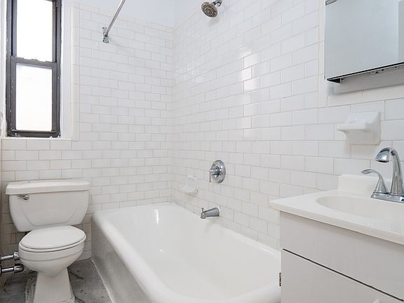 4th image of 305 Lexington Ave APT 11D