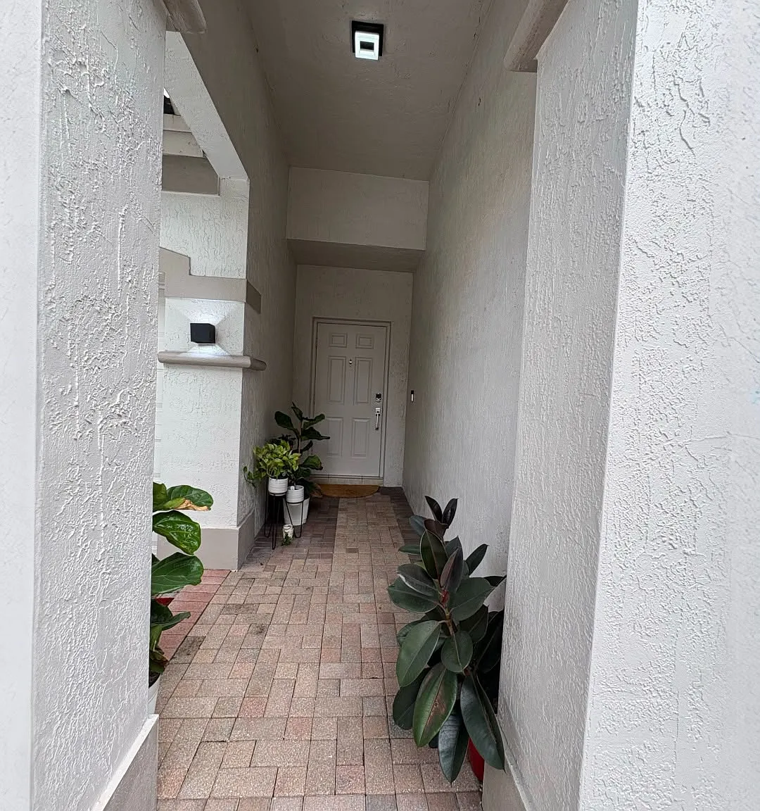 3 bed, 2271 sqft, $6,500 — Photo 2