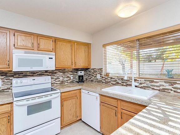 5th image of 2165 E Claire Dr