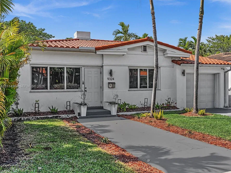 9324 Byron Ave