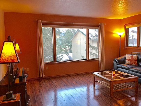 3rd image of 2622 John St