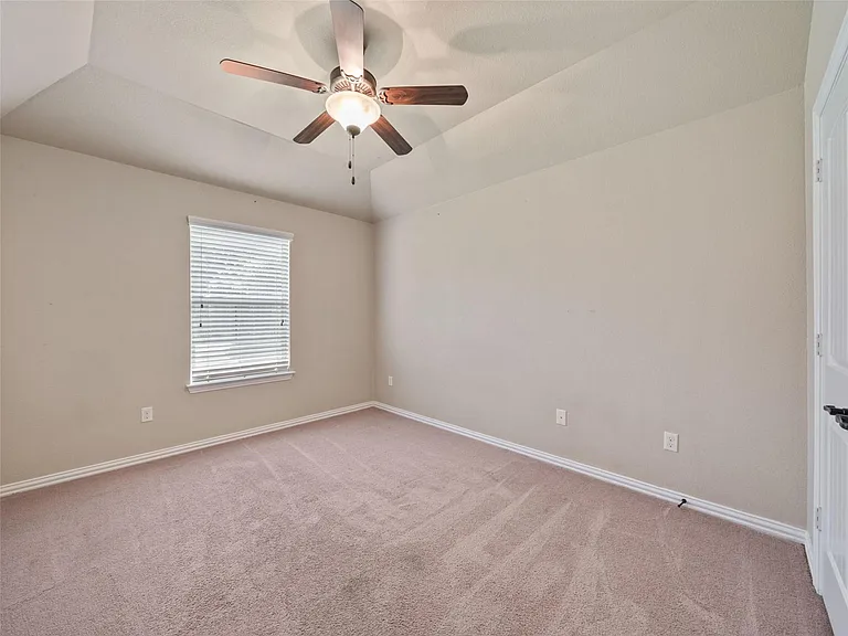 1905 Meandering Meadows Dr — Photo 18