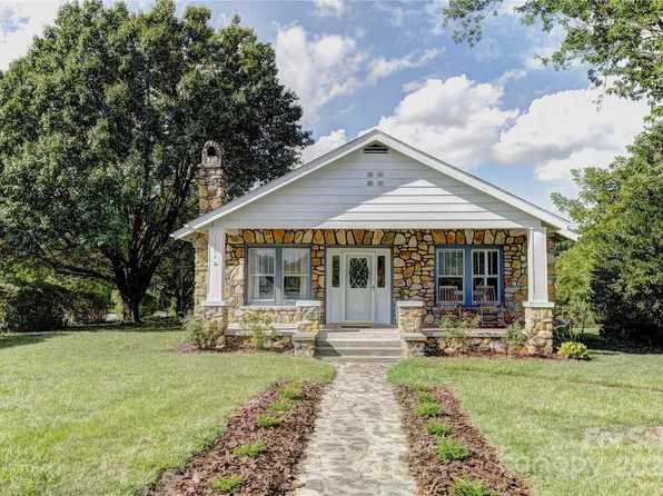 1102 Old Spartanburg Rd, Hendersonville, NC 28792
