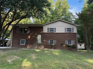 220 Knollwood Dr, Eden, NC 27288