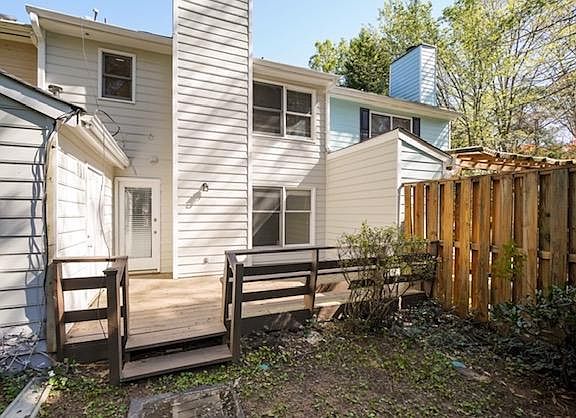3rd image of 718 Twin Brooks Ct