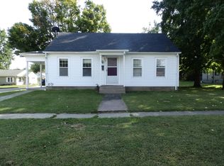 323 W Fayette St, Pittsfield, IL 62363