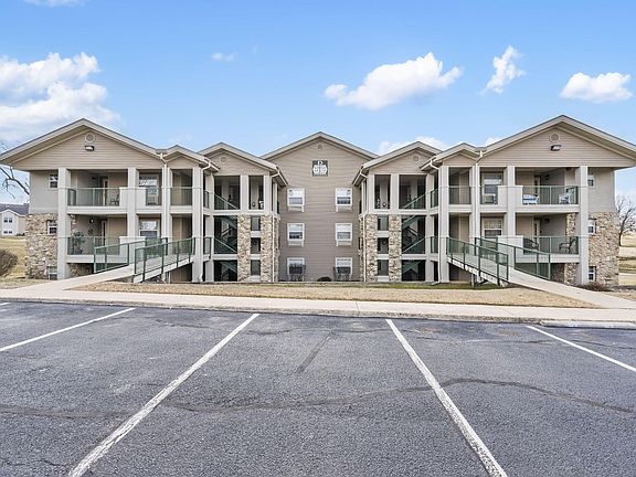 3rd image of 140 W Rockford Drive #D3