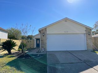 5215 Willowview Dr, Baytown, TX 77521