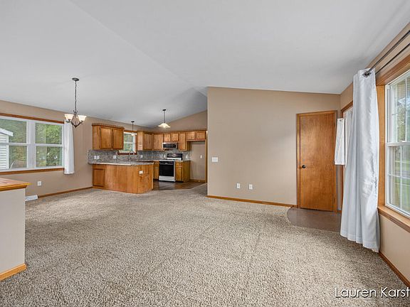 5th image of 152 52nd St SE