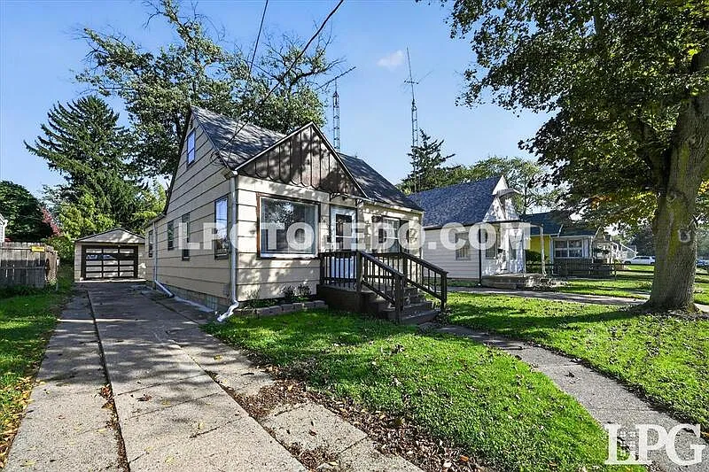 4 bed, 1.0 bath, 1182 sqft, $1,500 — Photo 2